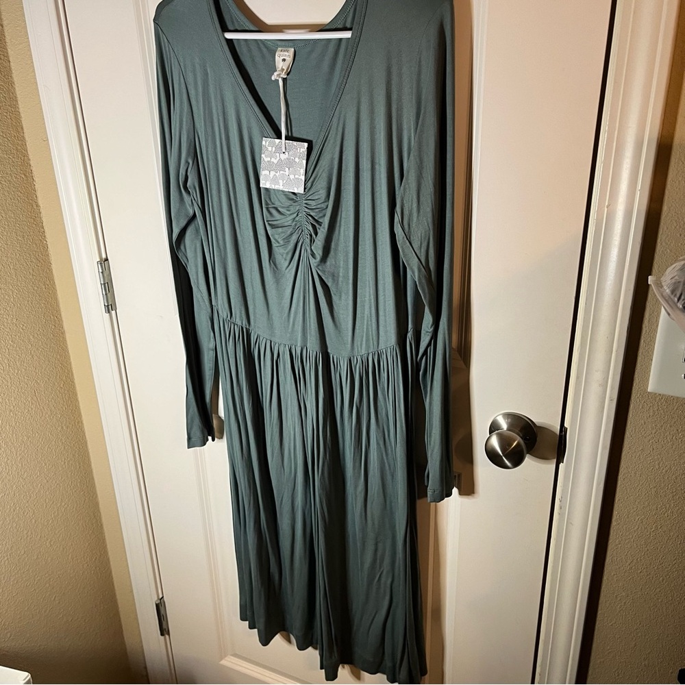 Kate Quinn Green Long Sleeve Dress
